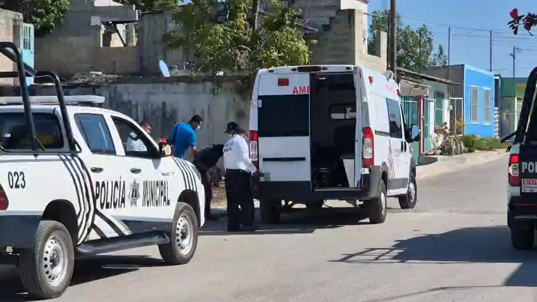 Paramédicos atendieron al herido y lo llevaron al hospital IMSS-Bienestar Paramédicos atendieron al herido y lo llevaron al hospital IMSS-Bienestar