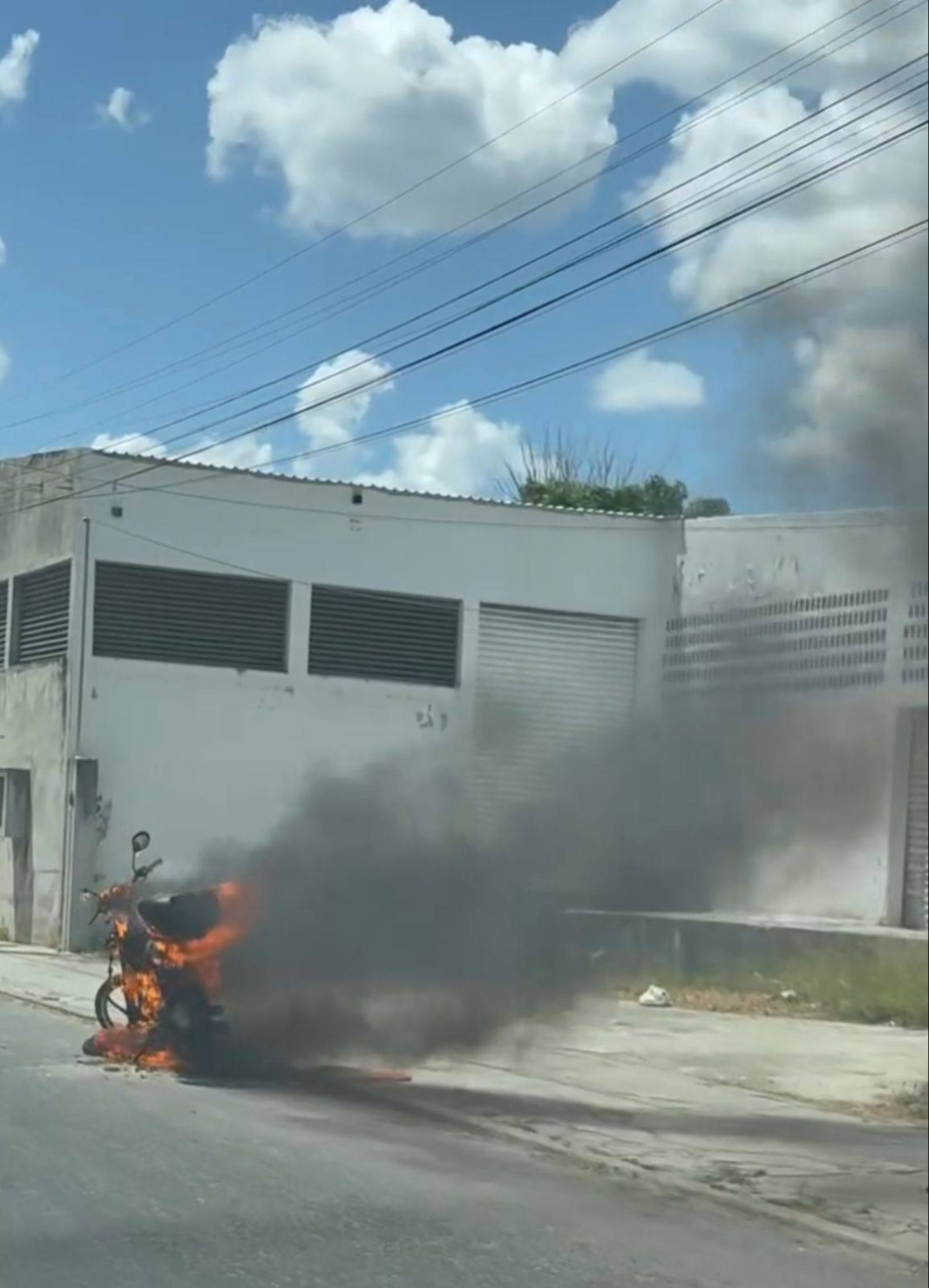 Se presume que el siniestro fue causado por un corto circuito en el sistema eléctrico de la motocicleta Se presume que el siniestro fue causado por un corto circuito en el sistema eléctrico de la motocicleta