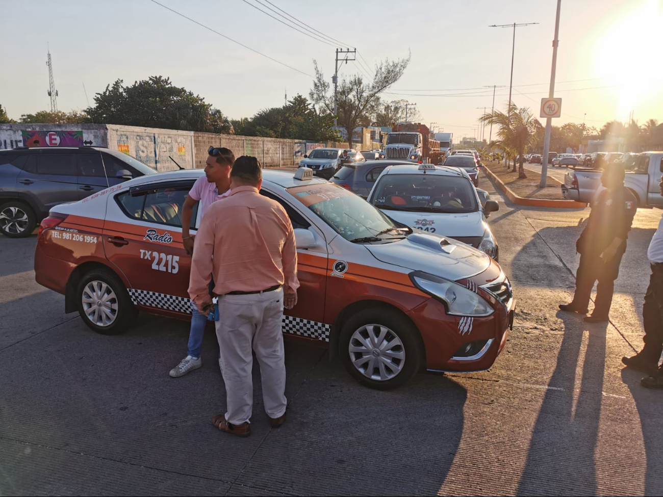 El taxi TX-2215 podría ser el responsable por cruzar sin precaución El taxi TX-2215 podría ser el responsable por cruzar sin precaución
