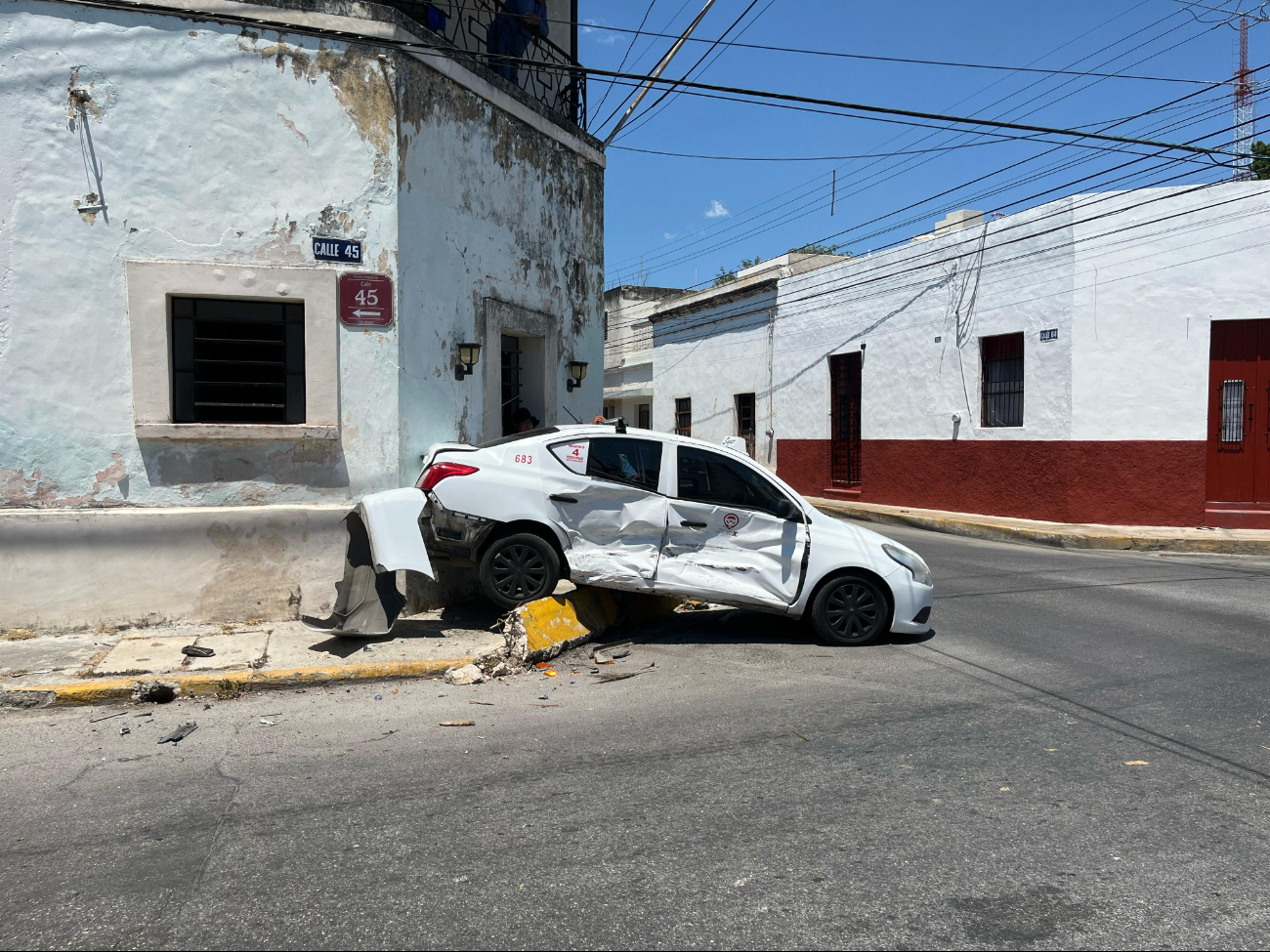 El taxista y la pasajera fueron atendidos por paramédicos