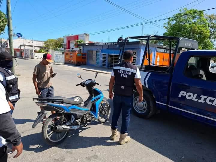  Pobladores de Sabancuy reprueban retenes policiacos contra motociclistas   