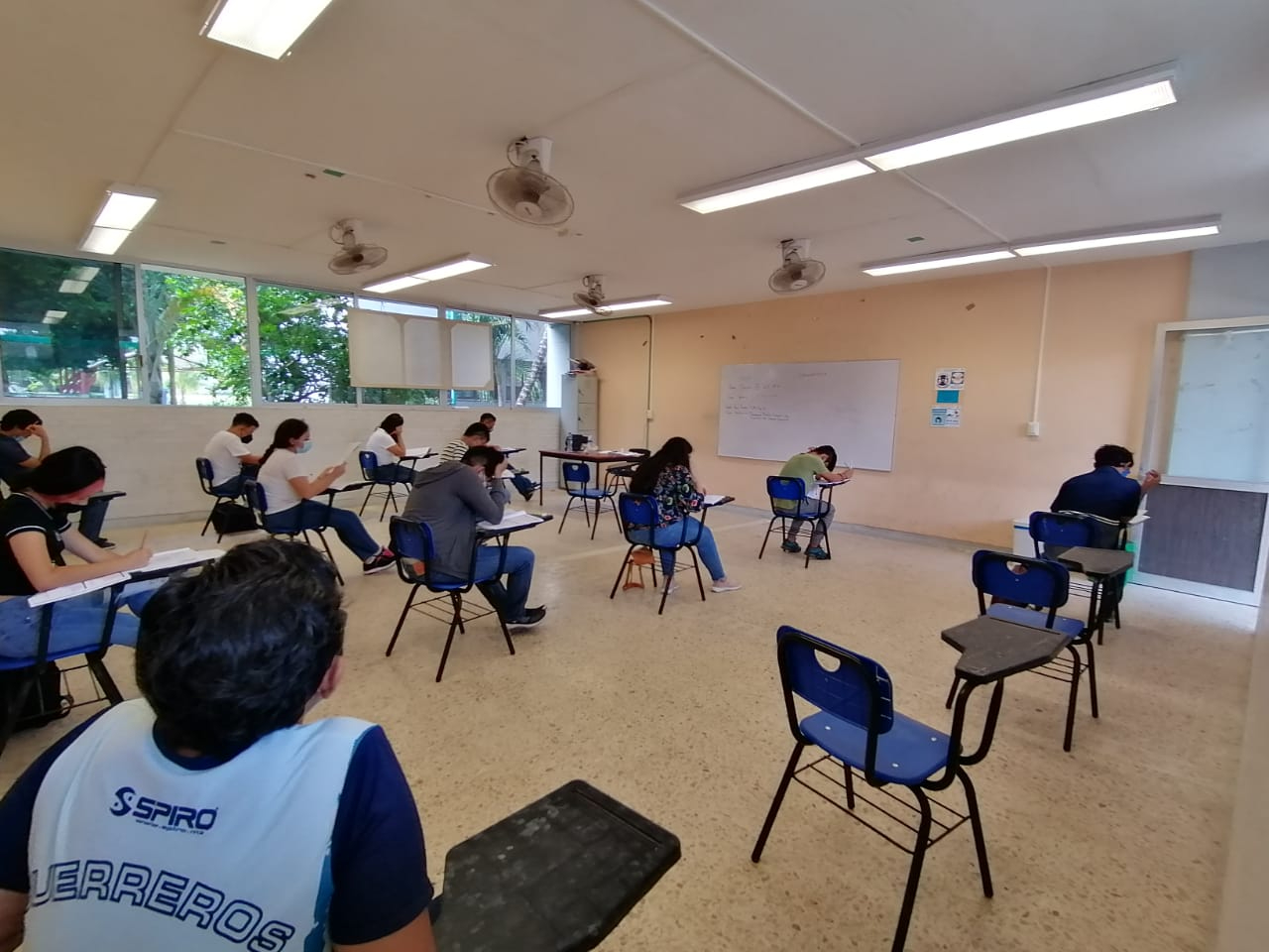 Por mensajes se amenazó de ser un mal ejemplo para otros profesores Por mensajes se amenazó de ser un mal ejemplo para otros profesores