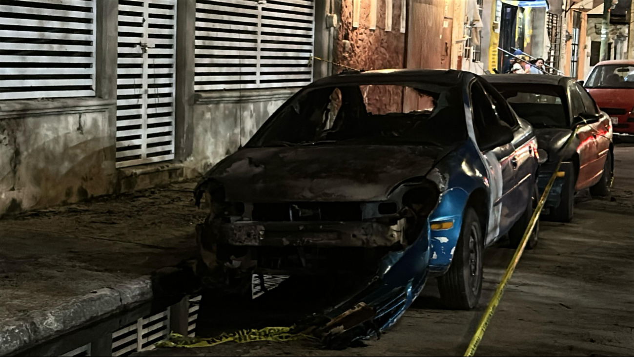  Incendian vehículo en Campeche; malhechores huyen del lugar   