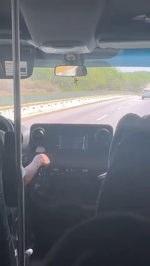 Combi opera con falla mecánica y pone en riesgo a pasajeros en la Champotón–Campeche, denuncian 
