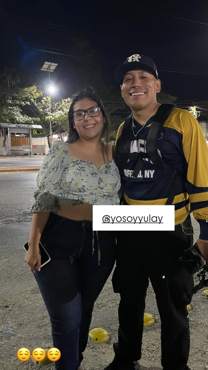 Algunos fans lo reconocieron y lograron tomarse fotos con él. Algunos fans lo reconocieron y lograron tomarse fotos con él.