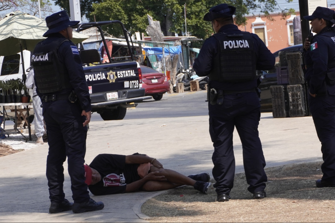 Adulto mayor se desploma en el mercado principal de Campeche