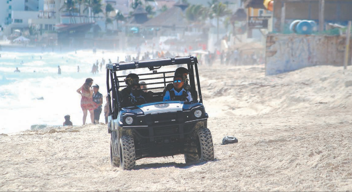 Como parte del operativo vacacional, oficiales de la Guardia Nacional, Marina y Policía Turística recorren Delfines, Ballenas y Chac Mool Como parte del operativo vacacional, oficiales de la Guardia Nacional, Marina y Policía Turística recorren Delfines, Ballenas y Chac Mool