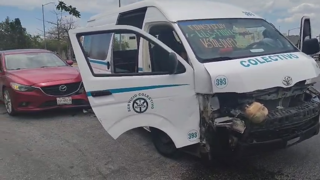 Conductor de combi provoca fuerte accidente en Playa del Carmen; reportan heridos Conductor de combi provoca fuerte accidente en Playa del Carmen; reportan heridos