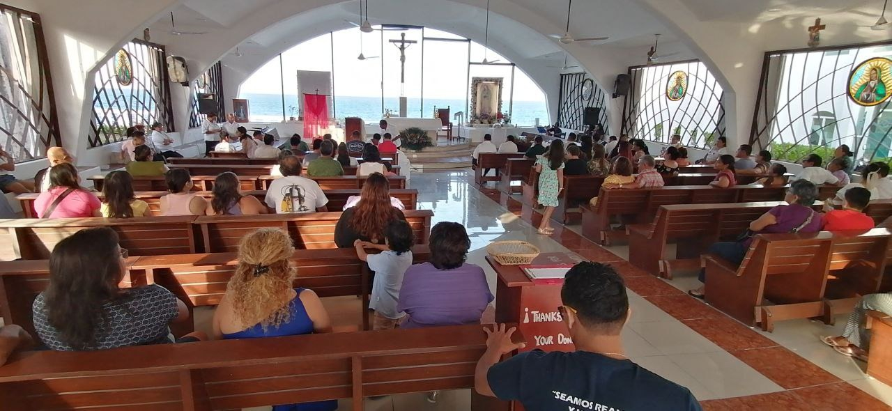 Creyentes llegaron a la capilla en este período de Semana Santa. Creyentes llegaron a la capilla en este período de Semana Santa.