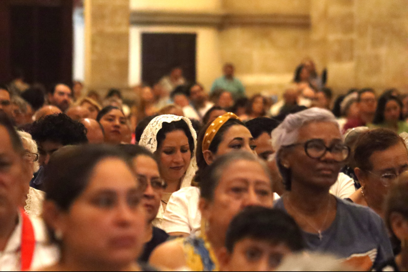 Este jueves se realizó el preludio al Viernes Santo con la presencia de cientos de feligreses Este jueves se realizó el preludio al Viernes Santo con la presencia de cientos de feligreses