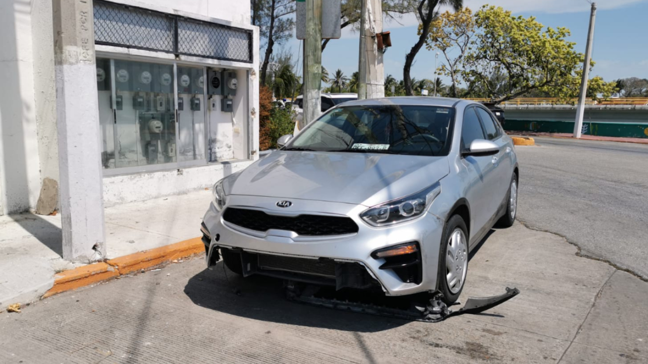 Tránsito afectado por accidente en la calle 36 de la colonia Puntilla Tránsito afectado por accidente en la calle 36 de la colonia Puntilla
