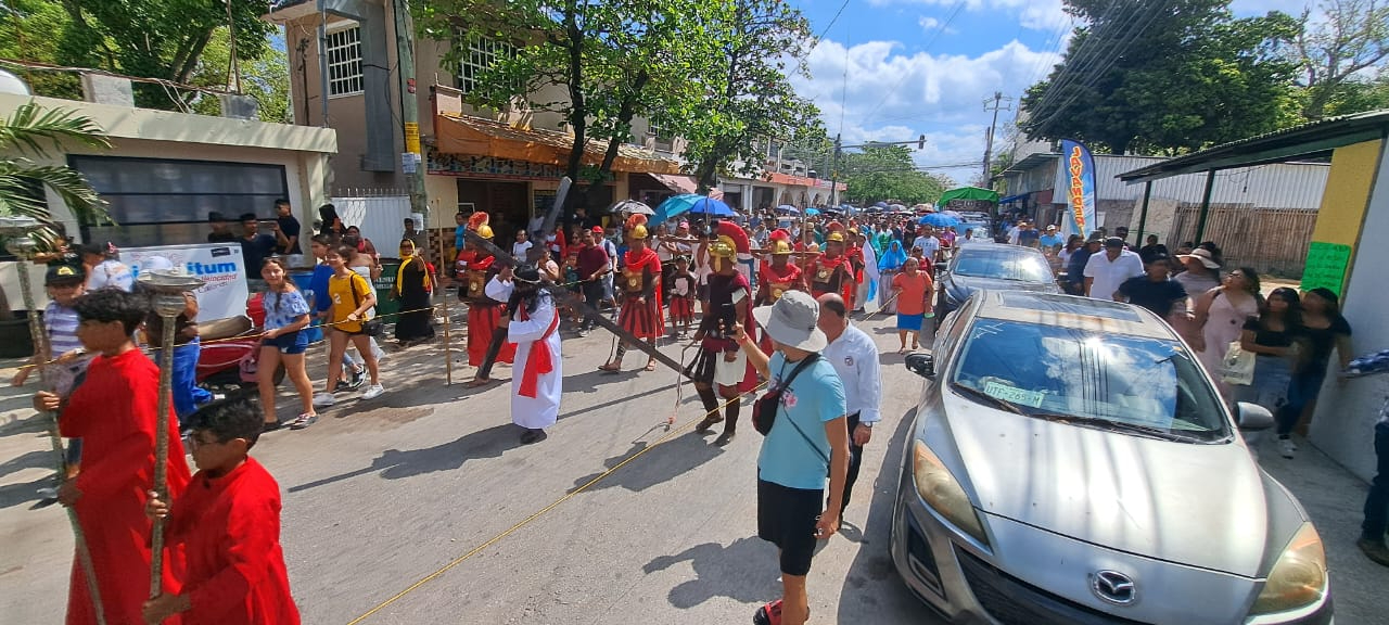 Inicia el Viacrusis en calles de Tulum 