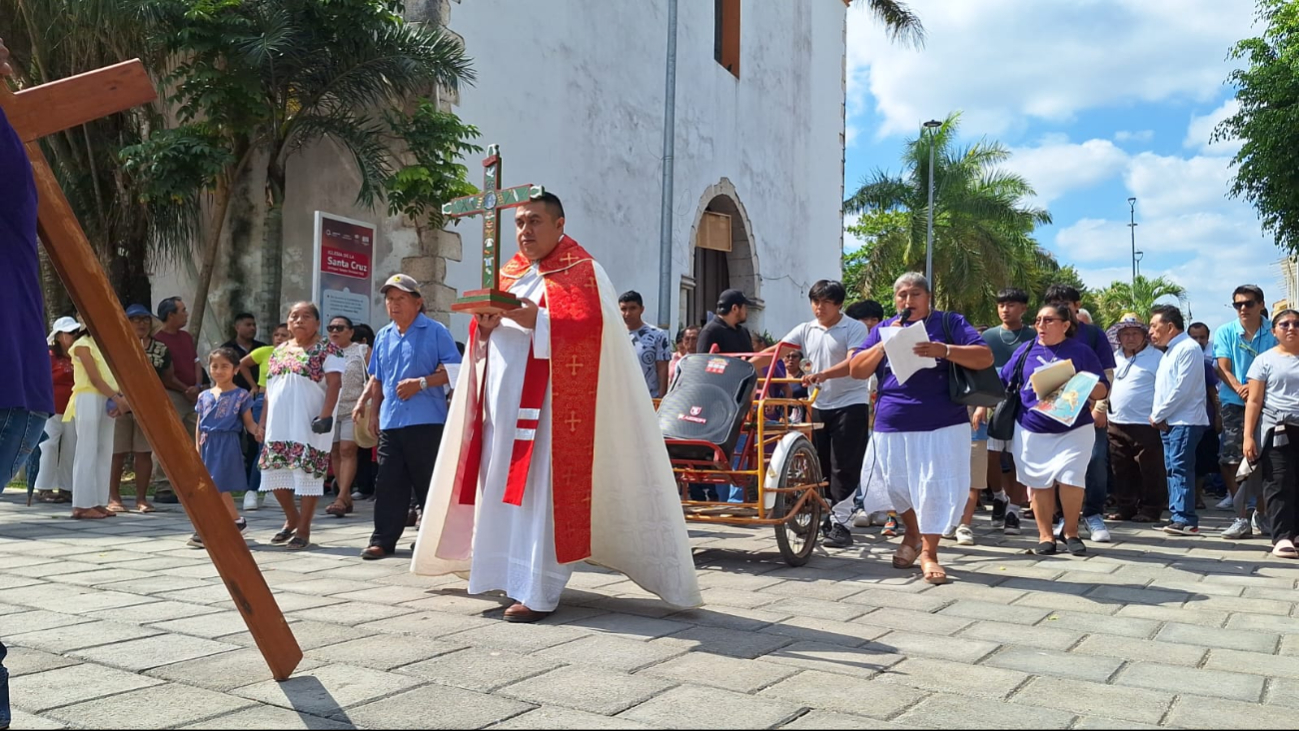 El viacrucis se realizó de manera simultanea en por lo menos siete capillas El viacrucis se realizó de manera simultanea en por lo menos siete capillas