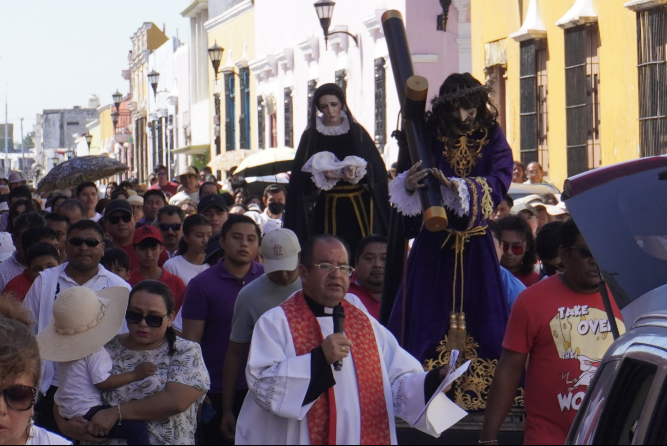 Viacrucis de la Catedral de Campeche recorre calles del Centro Histórico