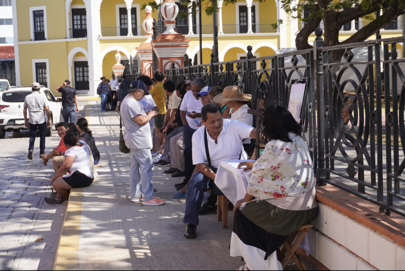 Artesanos denuncian desalojo del Parque Principal de Campeche pese a pagar permiso