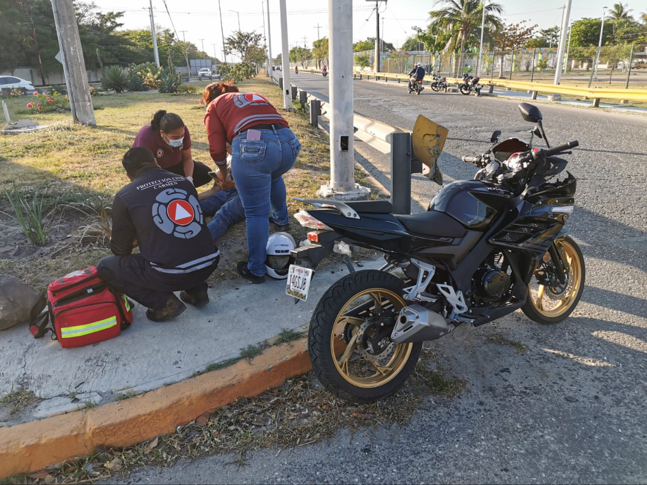 Ebrio motociclista choca en la Glorieta del Chechén en Ciudad del Carmen