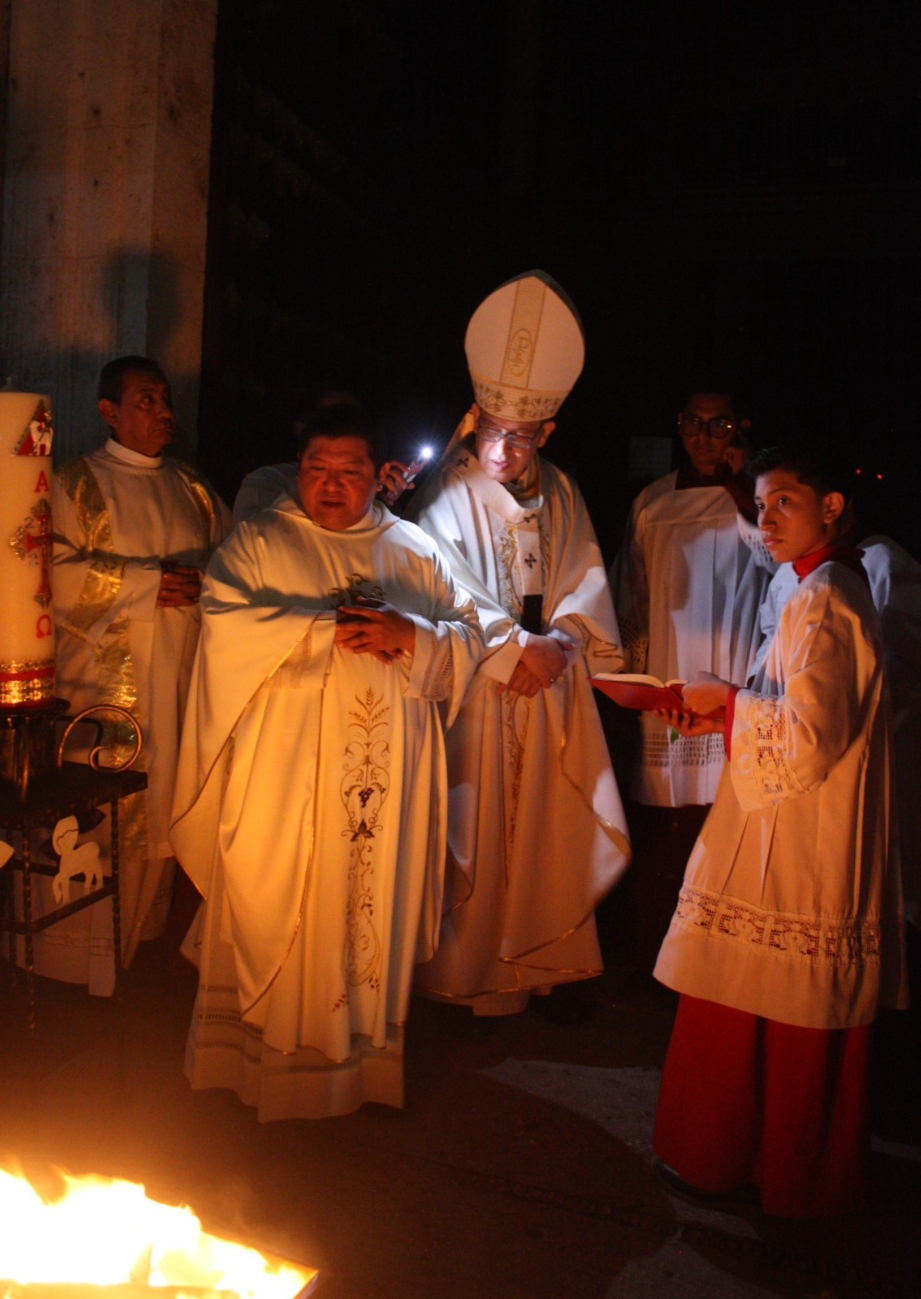 Así se vivió la Vigilia Pascual en Mérida Así se vivió la Vigilia Pascual en Mérida