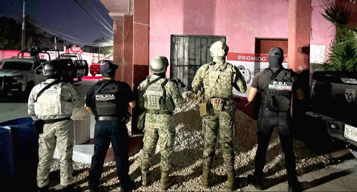Detienen a cuatro personas en Benito Juárez, aseguran drogas y motocicletas Detienen a cuatro personas en Benito Juárez, aseguran drogas y motocicletas