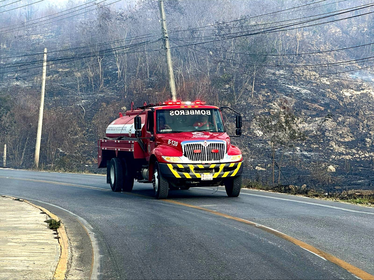 Elementos de la Guardia Nacional, Protección Civil y Bomberos trabajaron para sofocar las llamas Elementos de la Guardia Nacional, Protección Civil y Bomberos trabajaron para sofocar las llamas