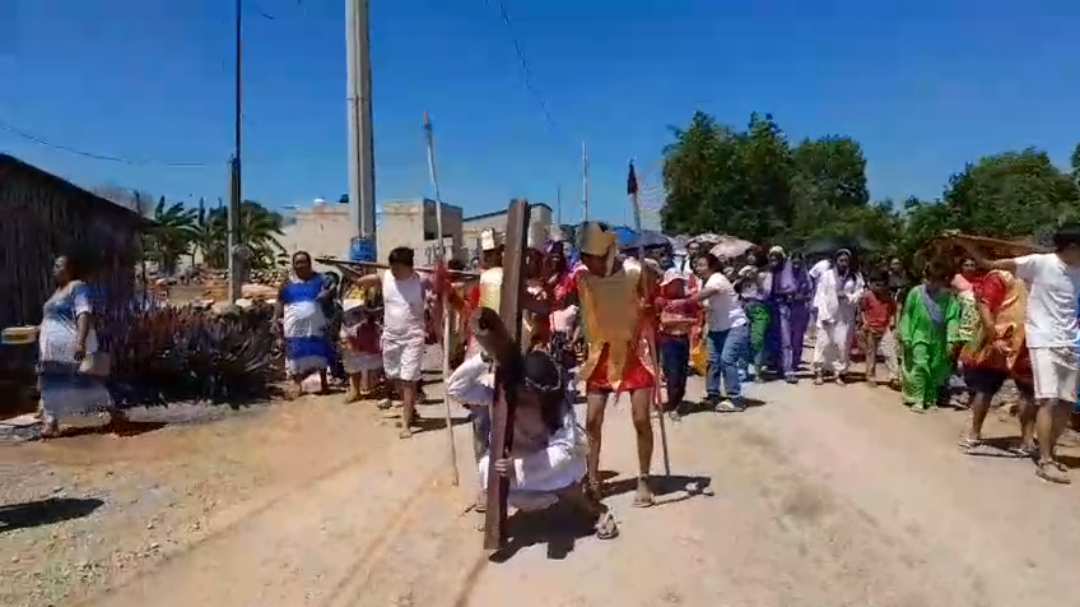 En Bacabchén, Jesús cargó una cruz de más de 50 kilos en una representación marcada por fervor religioso. En Bacabchén, Jesús cargó una cruz de más de 50 kilos en una representación marcada por fervor religioso.