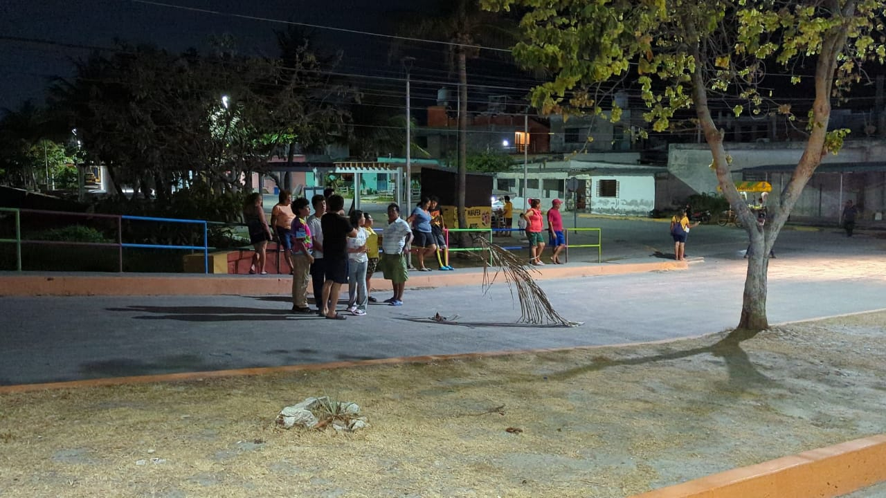Habitantes de Santa Rita critican respuesta tardía de la CFE ante emergencia eléctrica