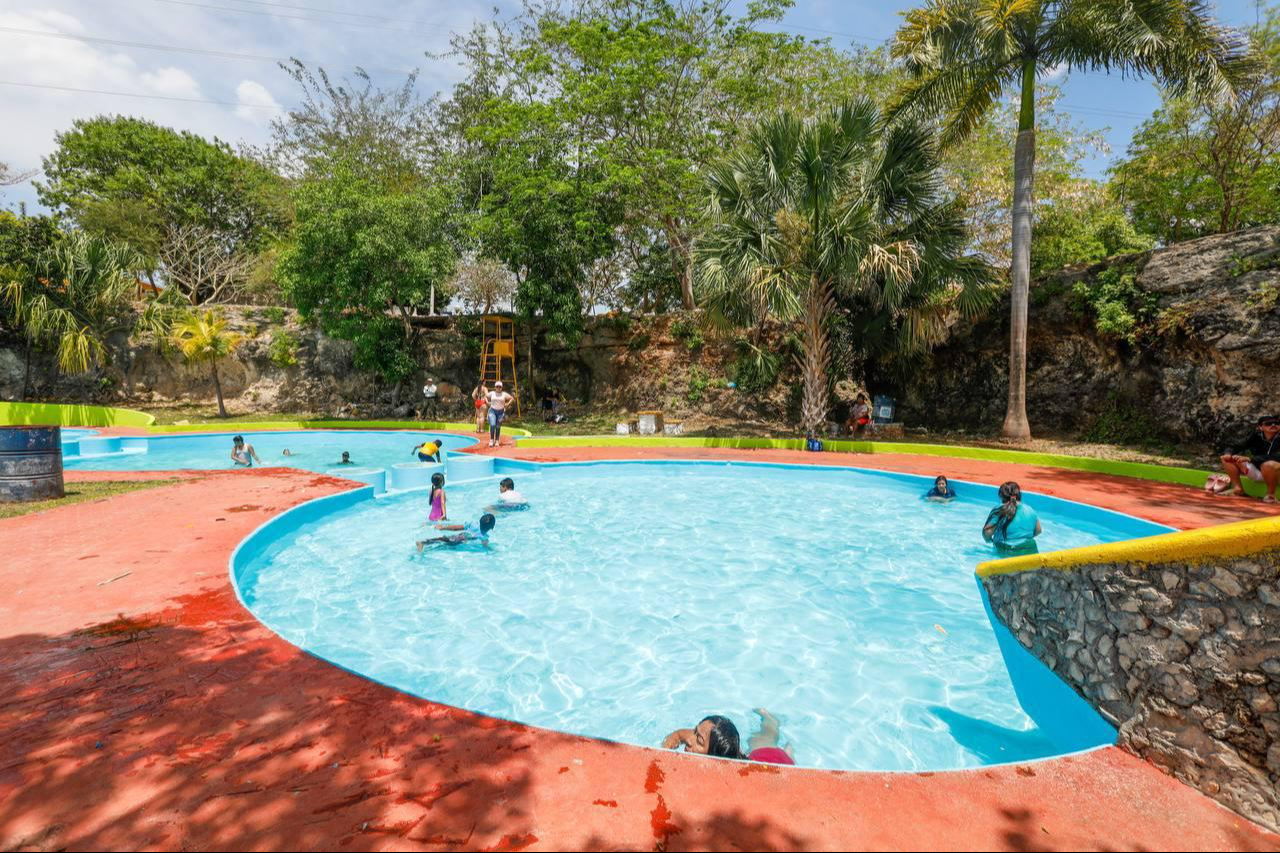 Invita la alcaldesa de Mérida, Cecilia Patrón, a las piscinas del Acuaparque de  Vergel 