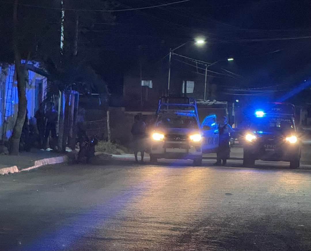 Balean fachada de una peluquería en Champotón