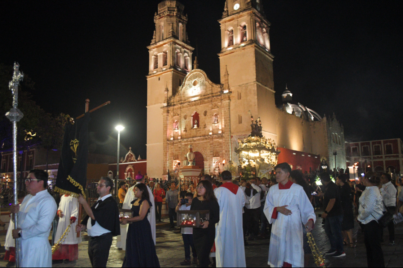 La Marcha del Silencio reunió decenas de fieles en el Centro Histórico La Marcha del Silencio reunió decenas de fieles en el Centro Histórico