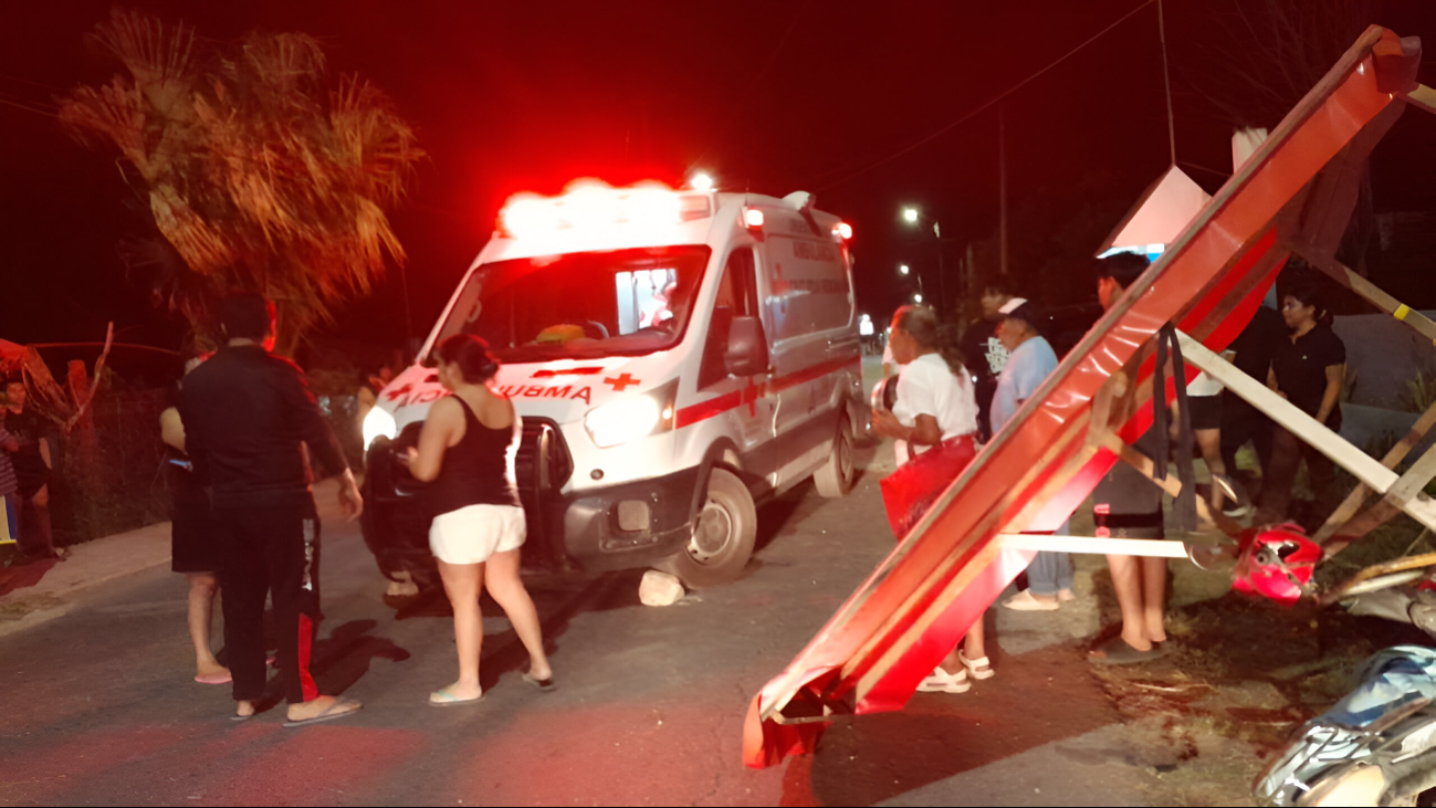 Motociclista ebrio pierde dedos y causa daños tras derrapar y estrellarse contra vehículos