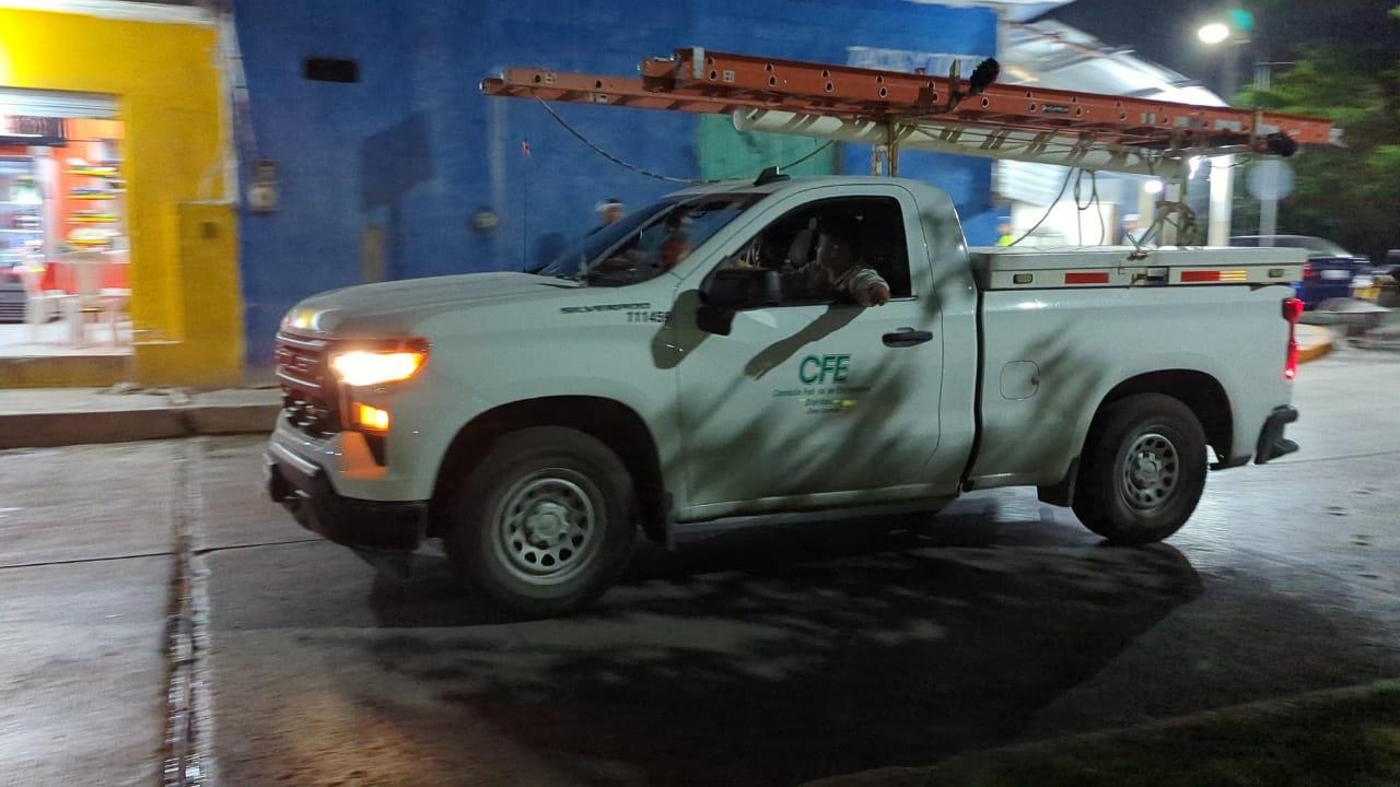 Pasada la medianoche, el servicio eléctrico fue restablecido y se levantó el bloqueo. Pasada la medianoche, el servicio eléctrico fue restablecido y se levantó el bloqueo.