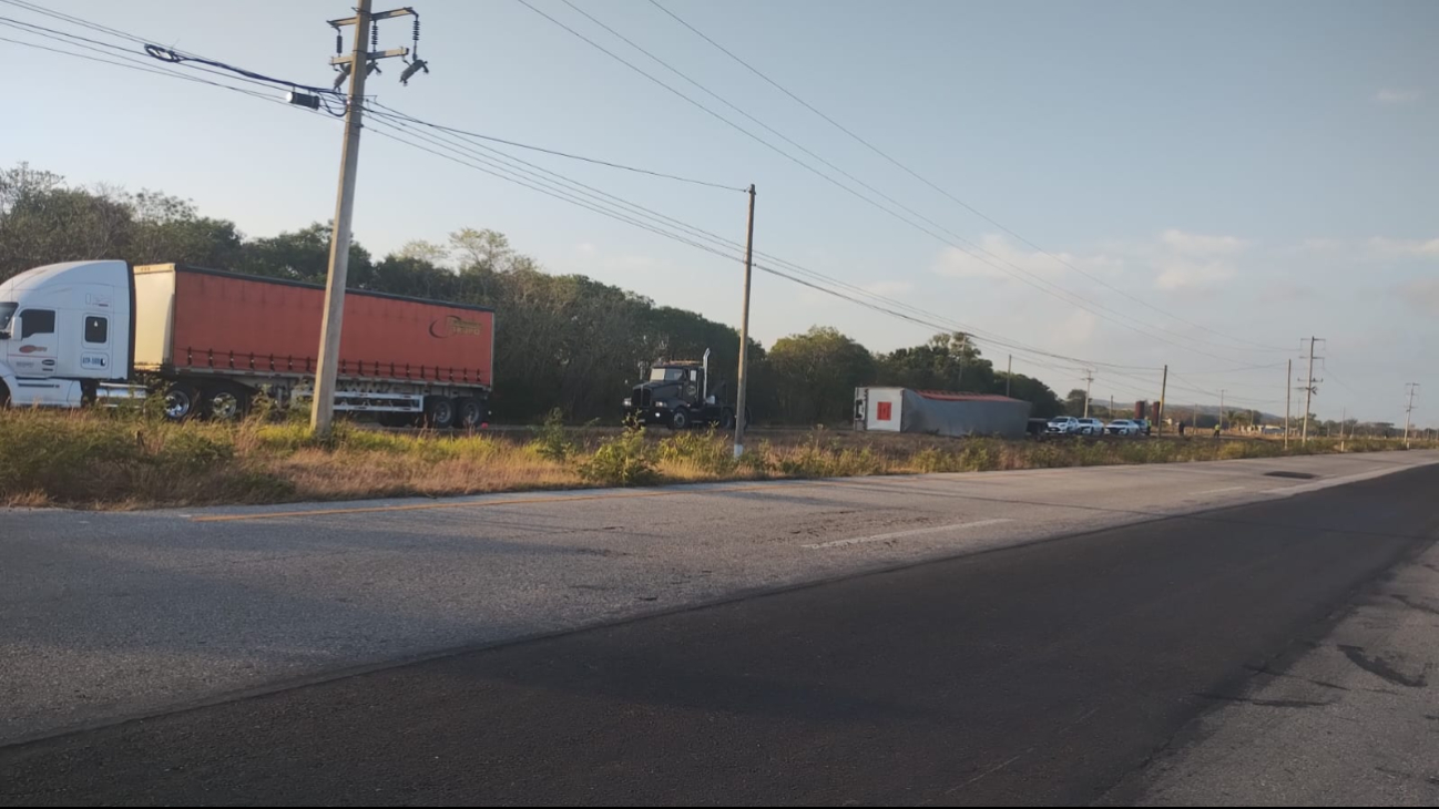 Se presume que la carga consistía en cajas de caguamas vacías con destino a Mérida, Yucatán Se presume que la carga consistía en cajas de caguamas vacías con destino a Mérida, Yucatán
