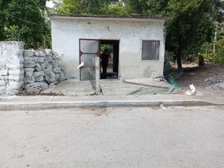 Desalojan a un abuelito en Nunkiní; su propia familia lo echa de su hogar