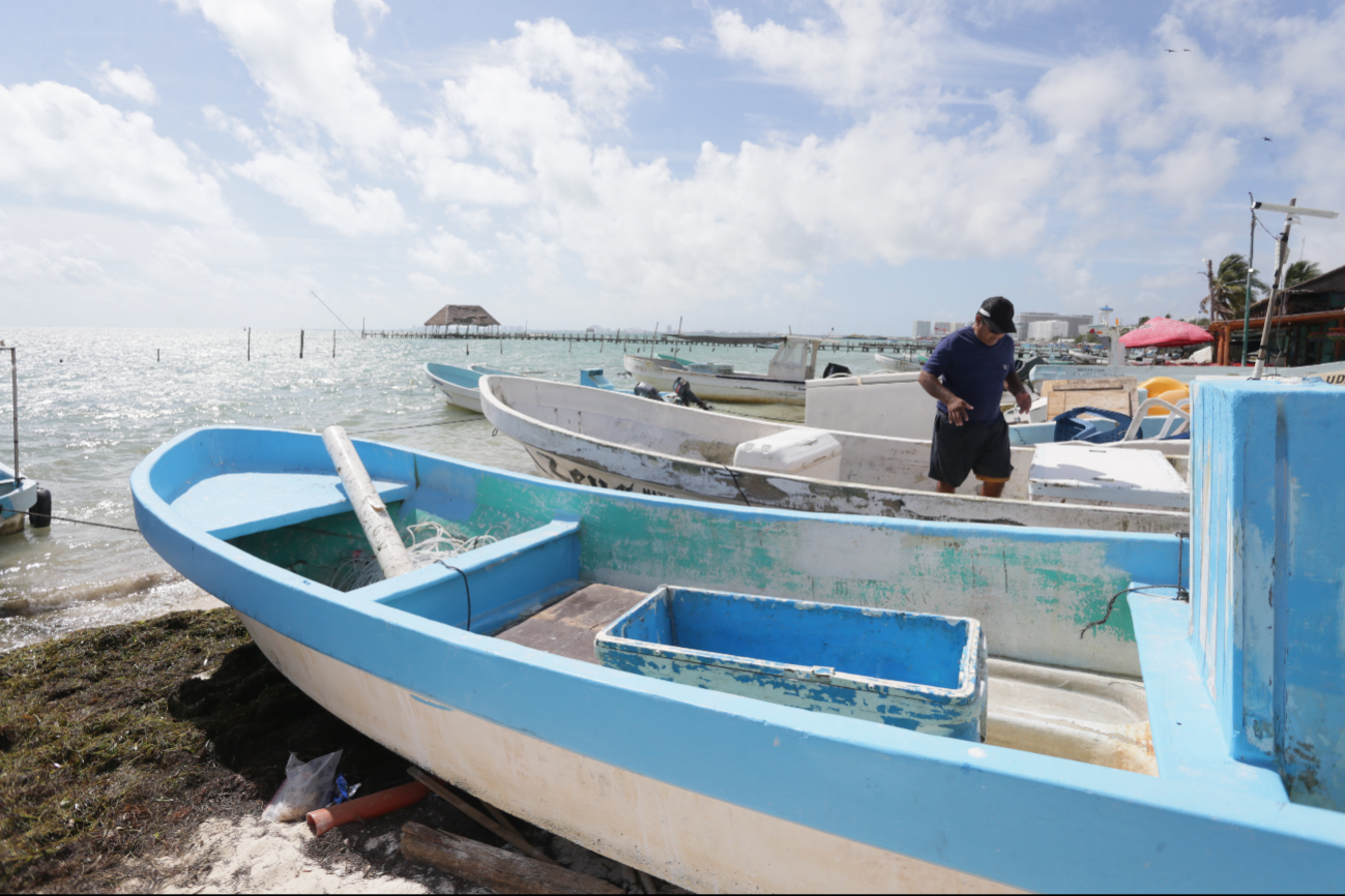 Debido al clima, los hombres de mar deben de pausar sus actividades Debido al clima, los hombres de mar deben de pausar sus actividades