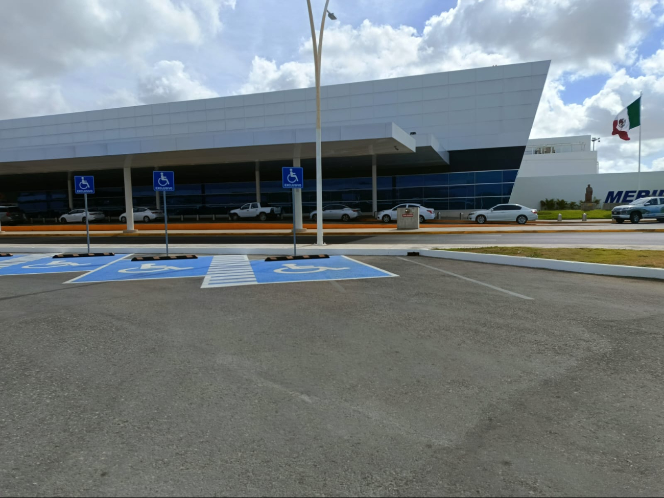 Las multas impuestas por hacer filas en el aeropuerto de Mérida ascienden a los seis mil pesos