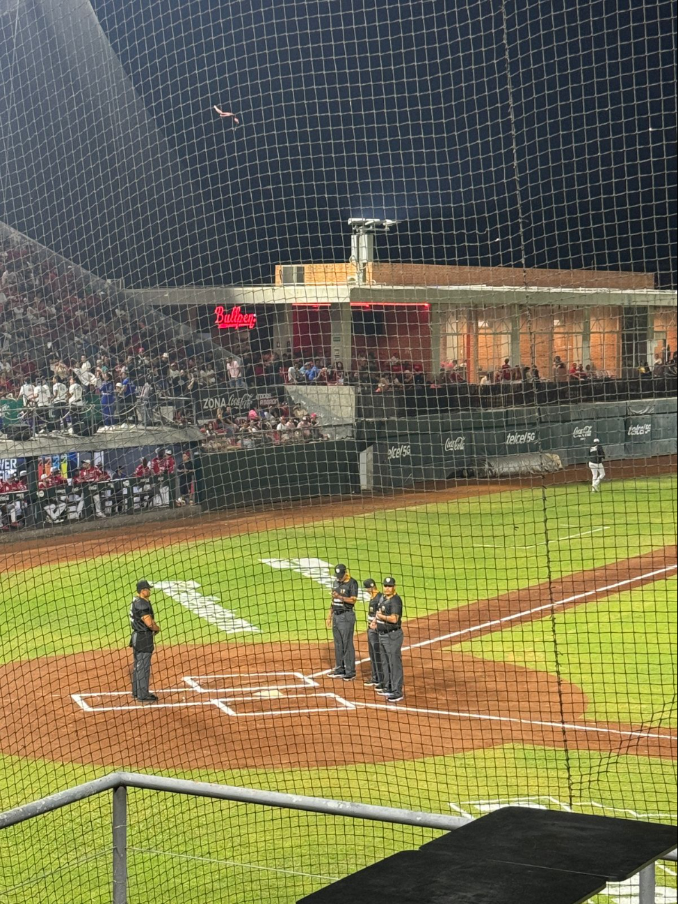 "Entre antojitos, chelas y hits: el sabor del béisbol en Campeche tiene precio" "Entre antojitos, chelas y hits: el sabor del béisbol en Campeche tiene precio"