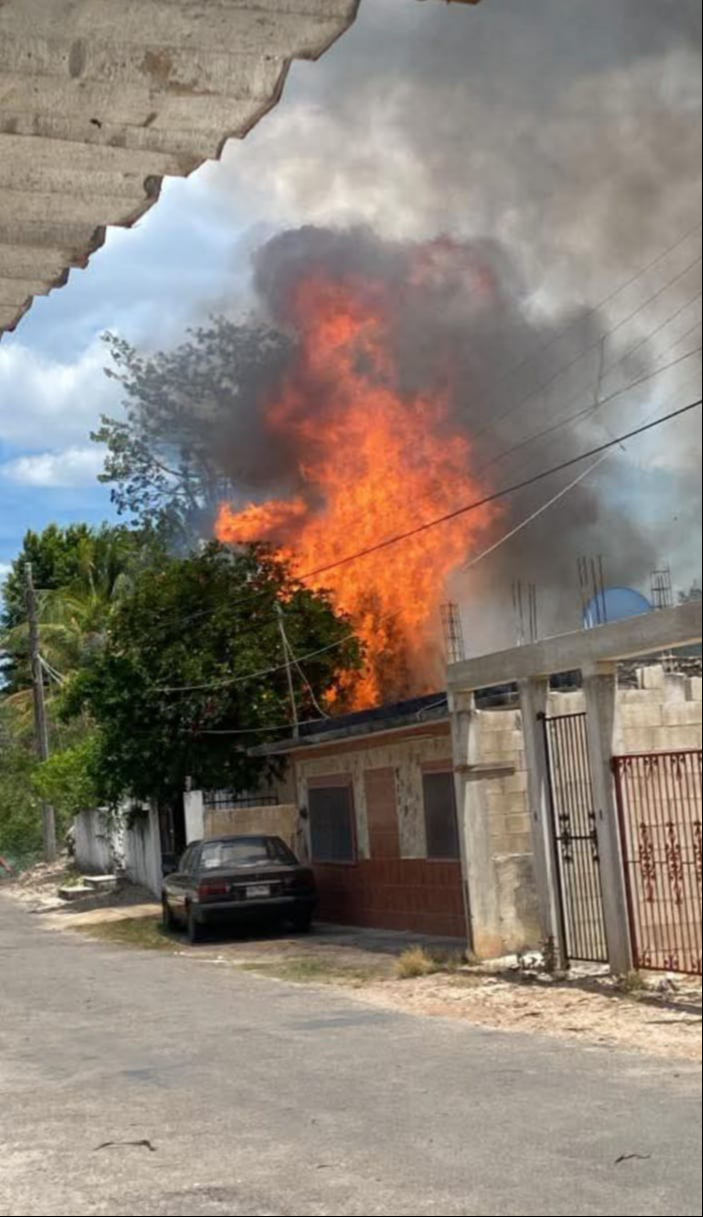 Incendio de basurero en Bécal destruye vivienda de abuelitos