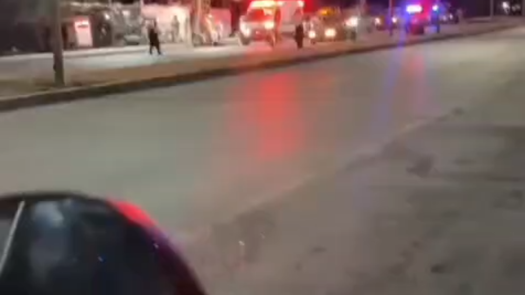 Los cuerpos de emergencia acudieron al lugar para atender a la víctima. Los cuerpos de emergencia acudieron al lugar para atender a la víctima.
