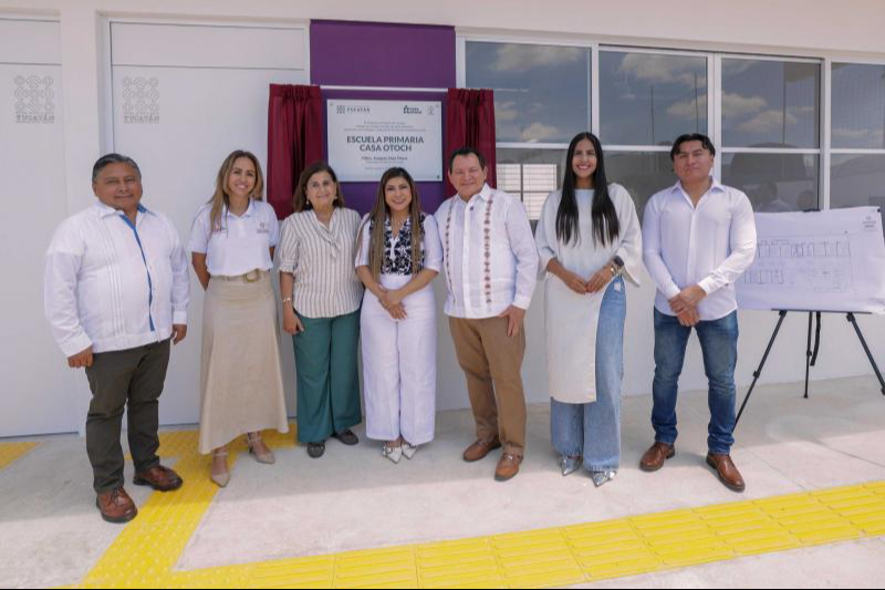 Joaquín Díaz Mena entrega los trabajos de rehabilitación de la Escuela Primaria Casa Otoch