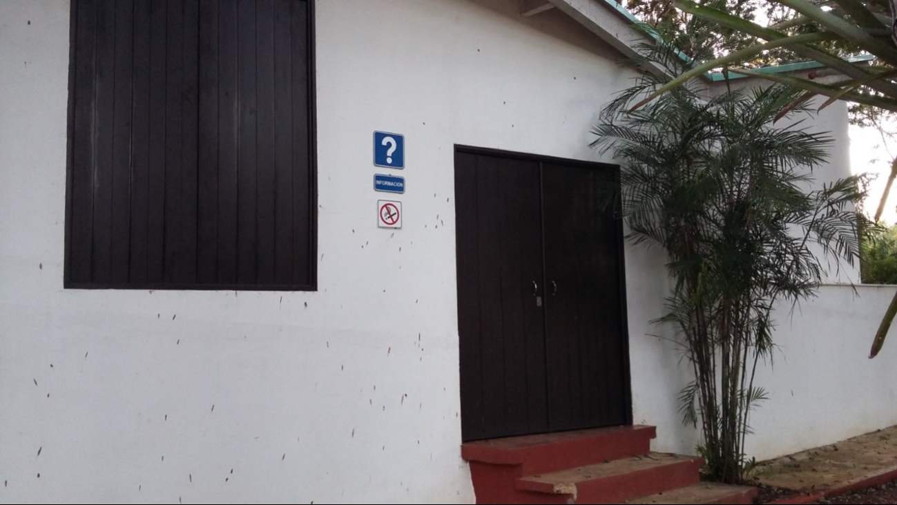 En días recientes, ladrones se llevaron cuatro paneles solares del lugar. En días recientes, ladrones se llevaron cuatro paneles solares del lugar.