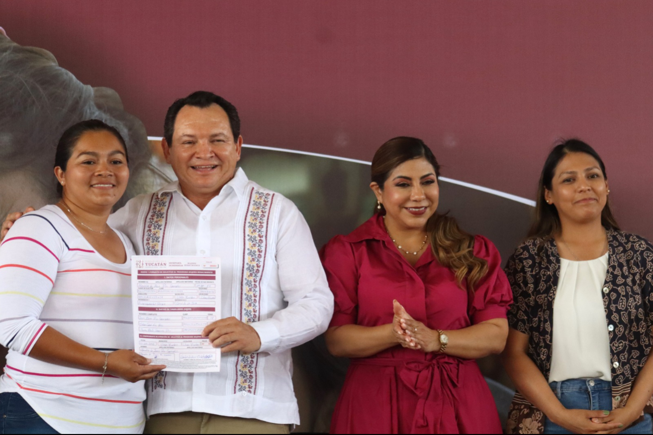 Joaquín Díaz Mena encabeza inicio del registro para el programa Mujeres Renacimiento en Yucatán