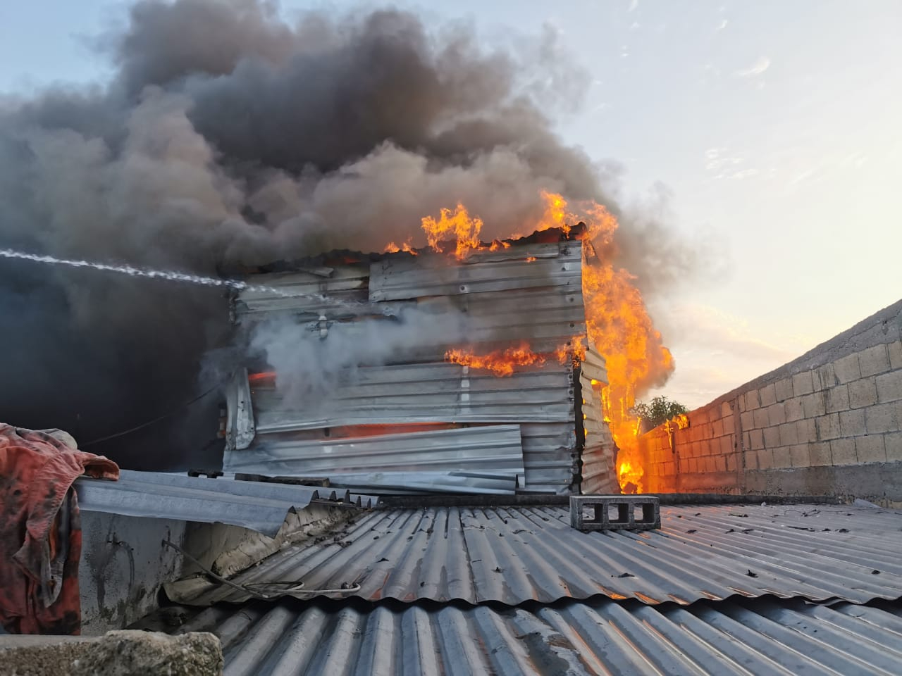 Incendio arrasa con una humilde vivienda en Ciudad del Carmen