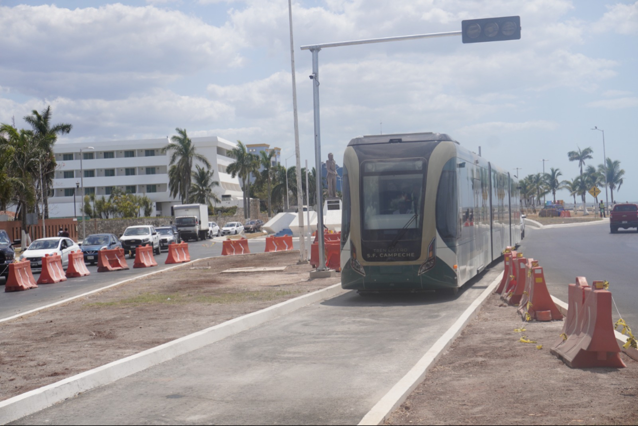 Así circula el nuevo Tren Ligero por el Malecón y Santa Lucía Así circula el nuevo Tren Ligero por el Malecón y Santa Lucía