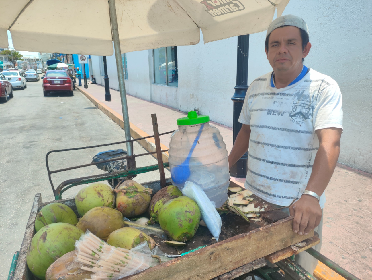 Economía se complica en Carmen; hasta comprar un coco es carísimo