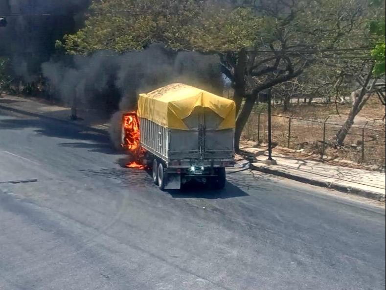 La SSP Yucatán atendió el reporte por el incendio del camión de carga