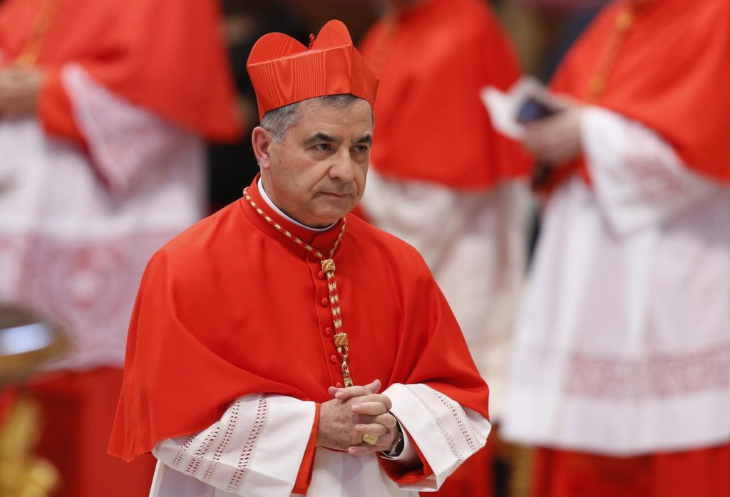 ¿Podrá el cardenal Becciu participar en el próximo cónclave? La polémica tras su condena por fraude