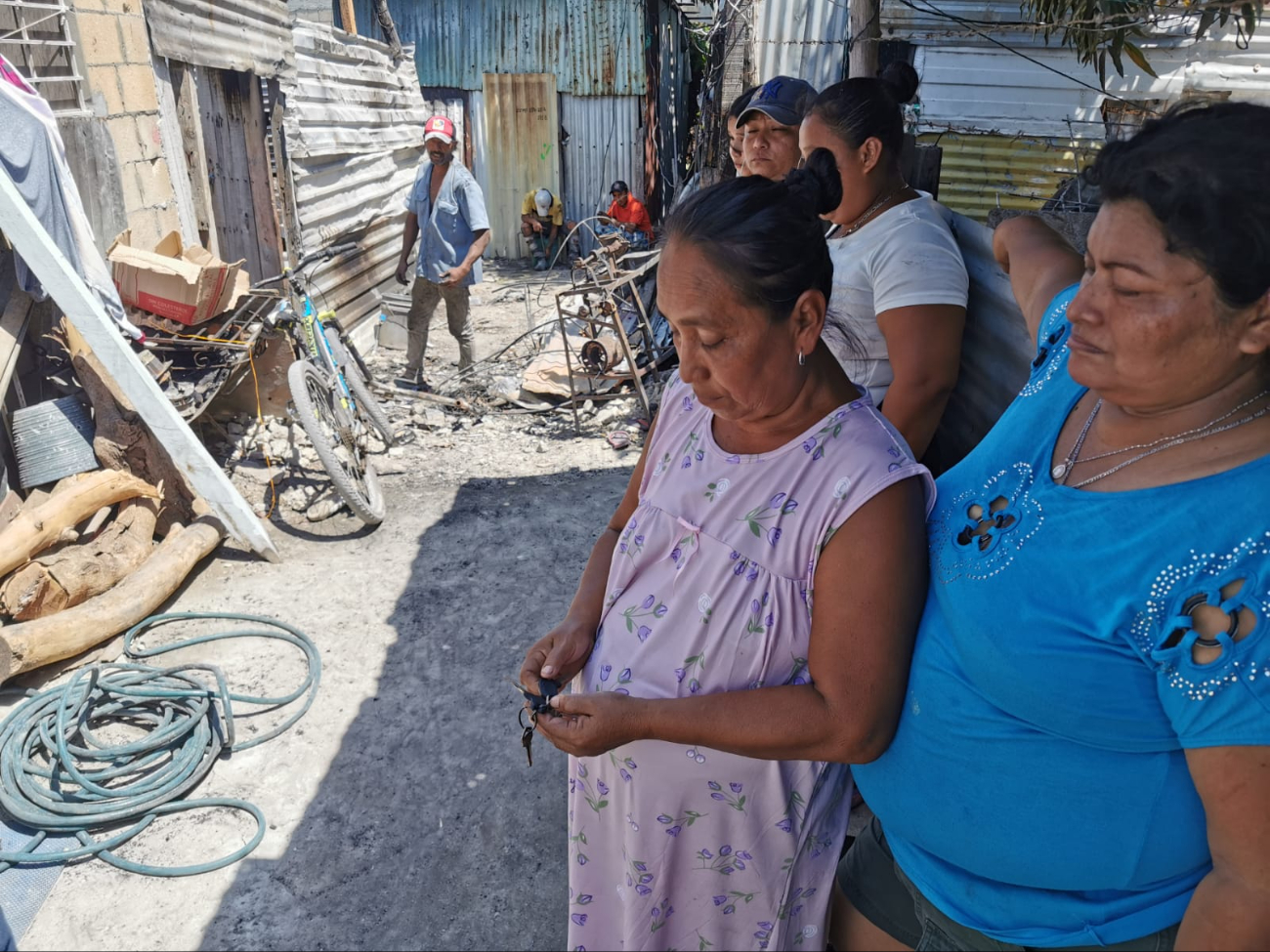 Incendio consume dos viviendas y deja una más con daños en Ciudad del Carmen