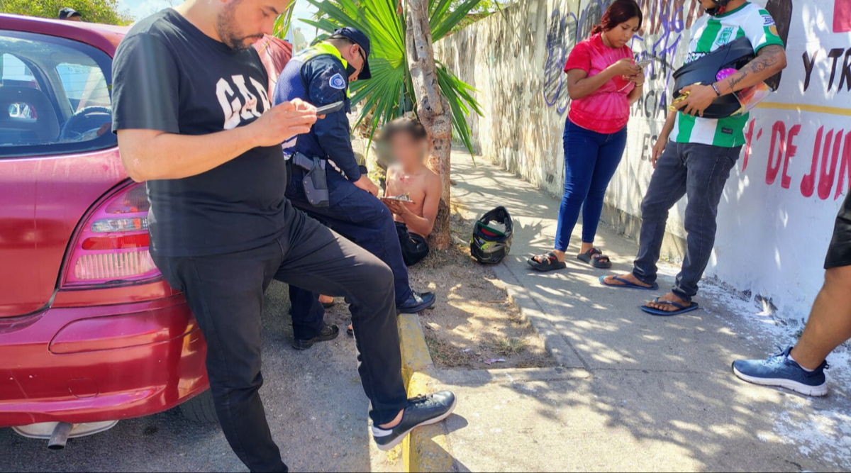 Conductor  provoca accidente al no respetar su alto en avenida de Las Cigüeñas de Playa del Carmen