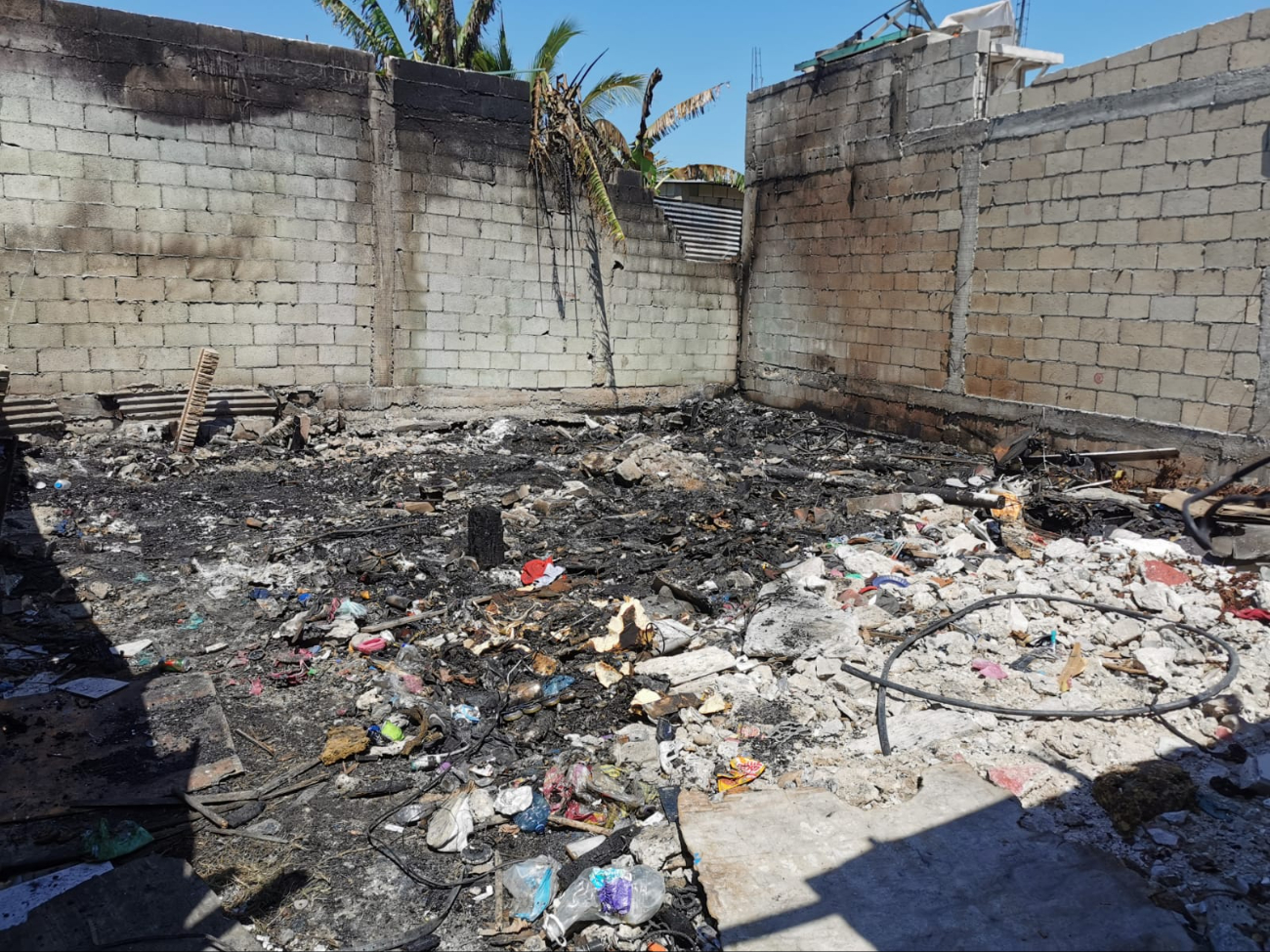 El fuego arrasó por completo con dos casas; no hubo lesionados en el incendio. El fuego arrasó por completo con dos casas; no hubo lesionados en el incendio.
