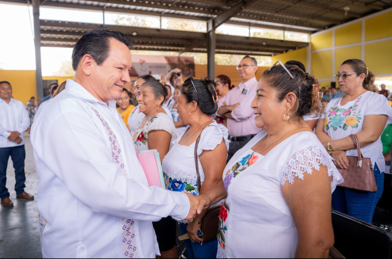 El Gobierno de Yucatán supervisa las inscripciones al programa Mujeres Renacimiento