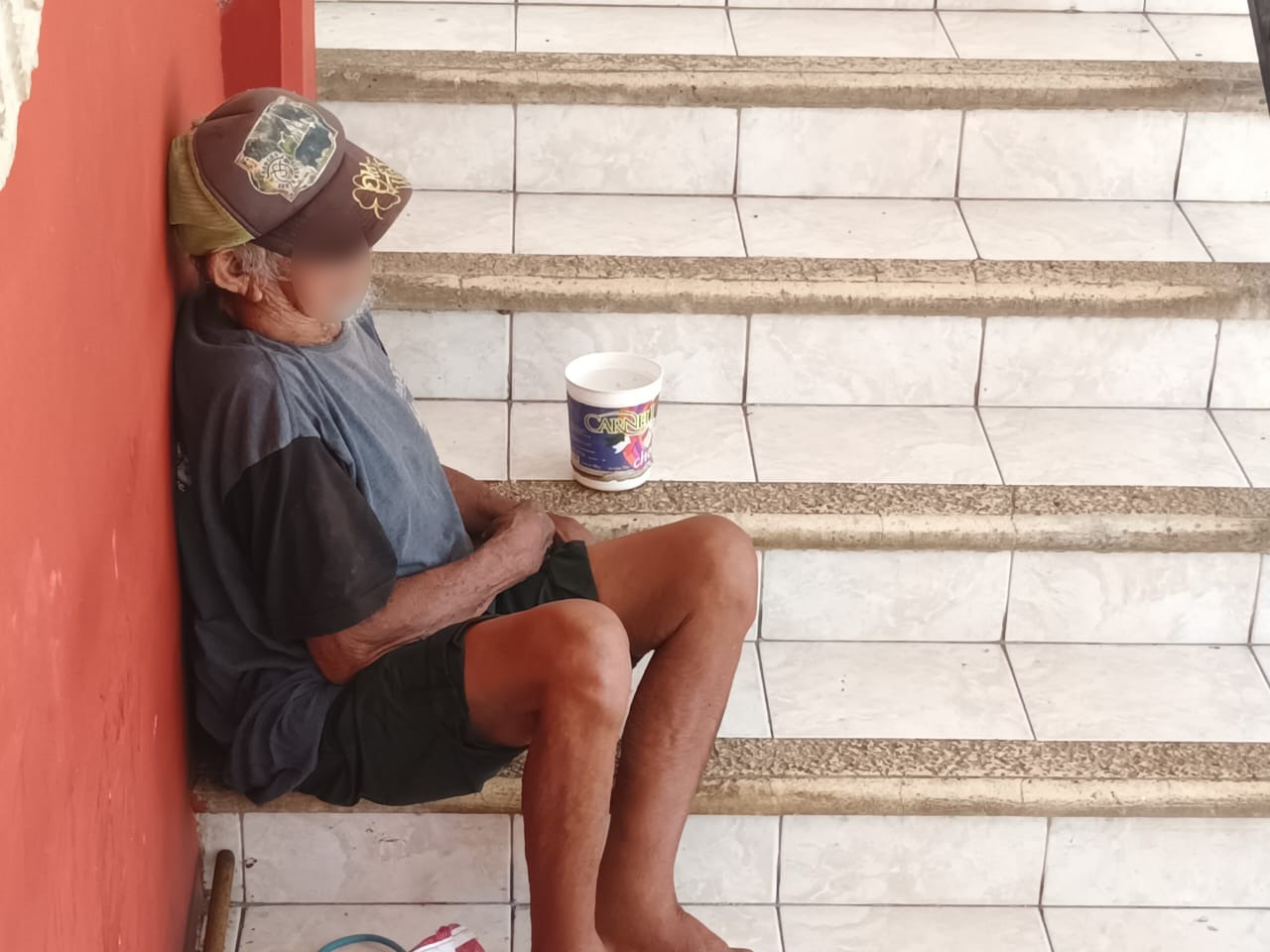Abuelitos piden monedas en Motul, principalmente a los turistas Abuelitos piden monedas en Motul, principalmente a los turistas